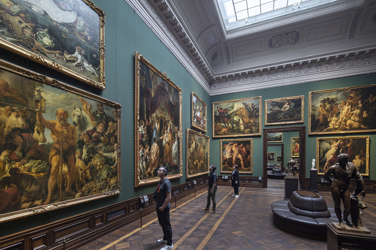 ERCO LED spotlights illuminate art in the Old Masters Picture Gallery, Dresden.
