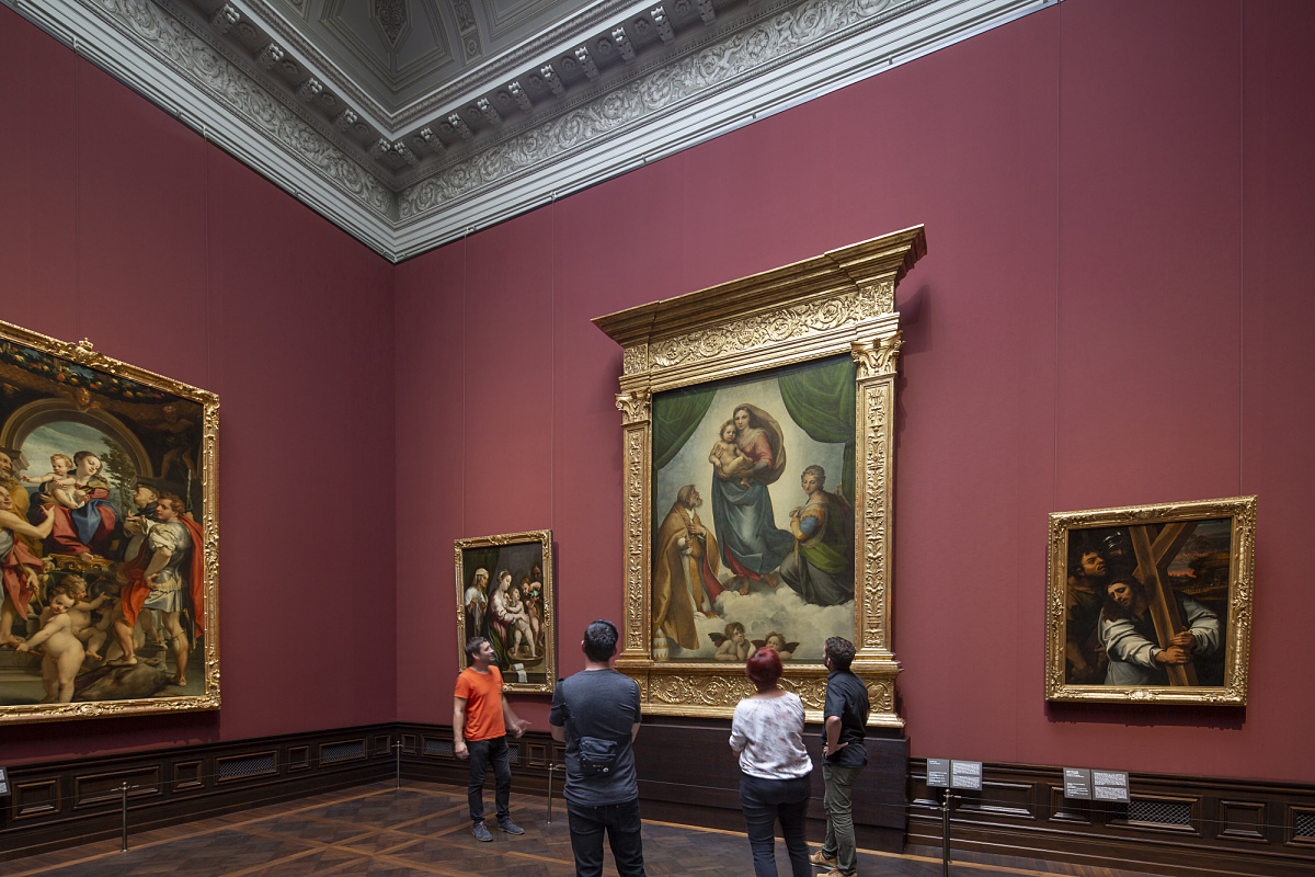 Visitors view paintings illuminated by ERCO LED spotlights in the Old Masters Picture Gallery, Dresden.