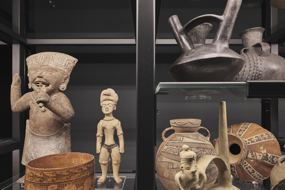 Ethnographic Museum Budapest: Exhibits illuminated by ERCO LED lighting.
