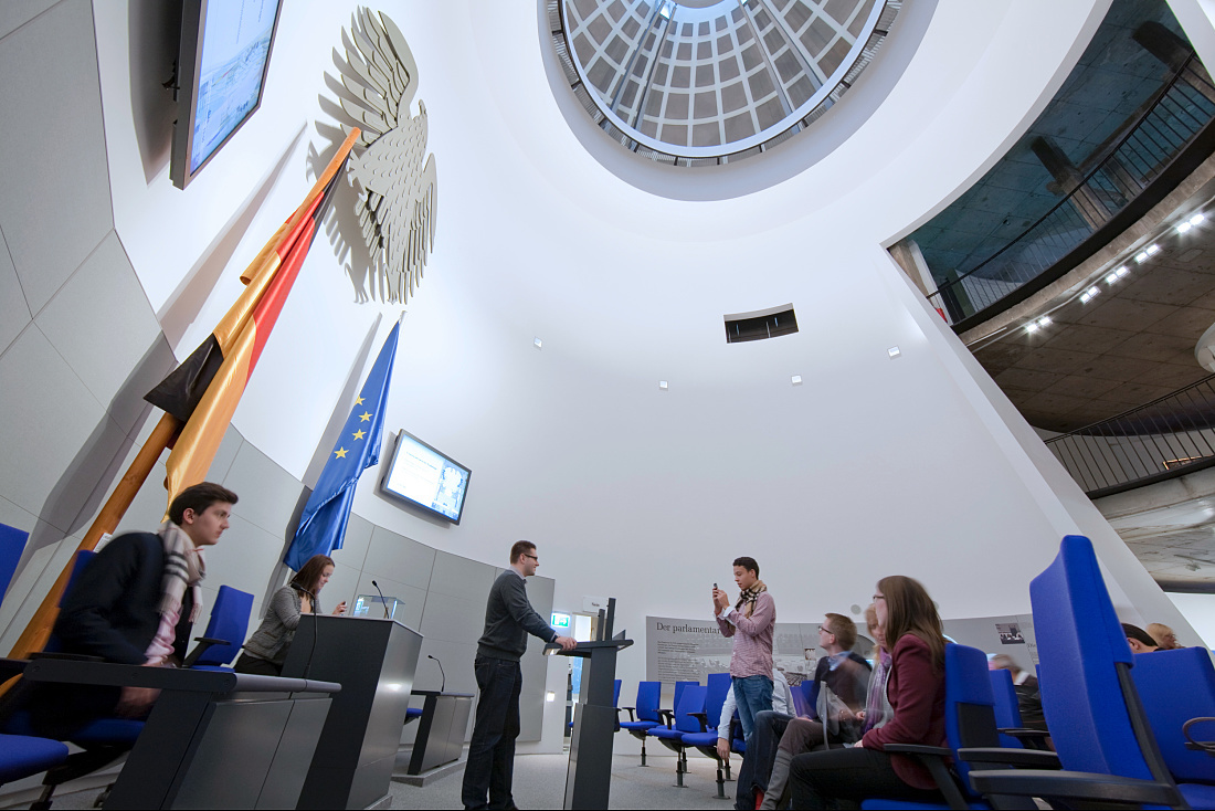 Deutscher Dom exhibition space: Visitors experience interactive democracy with ERCO lighting.