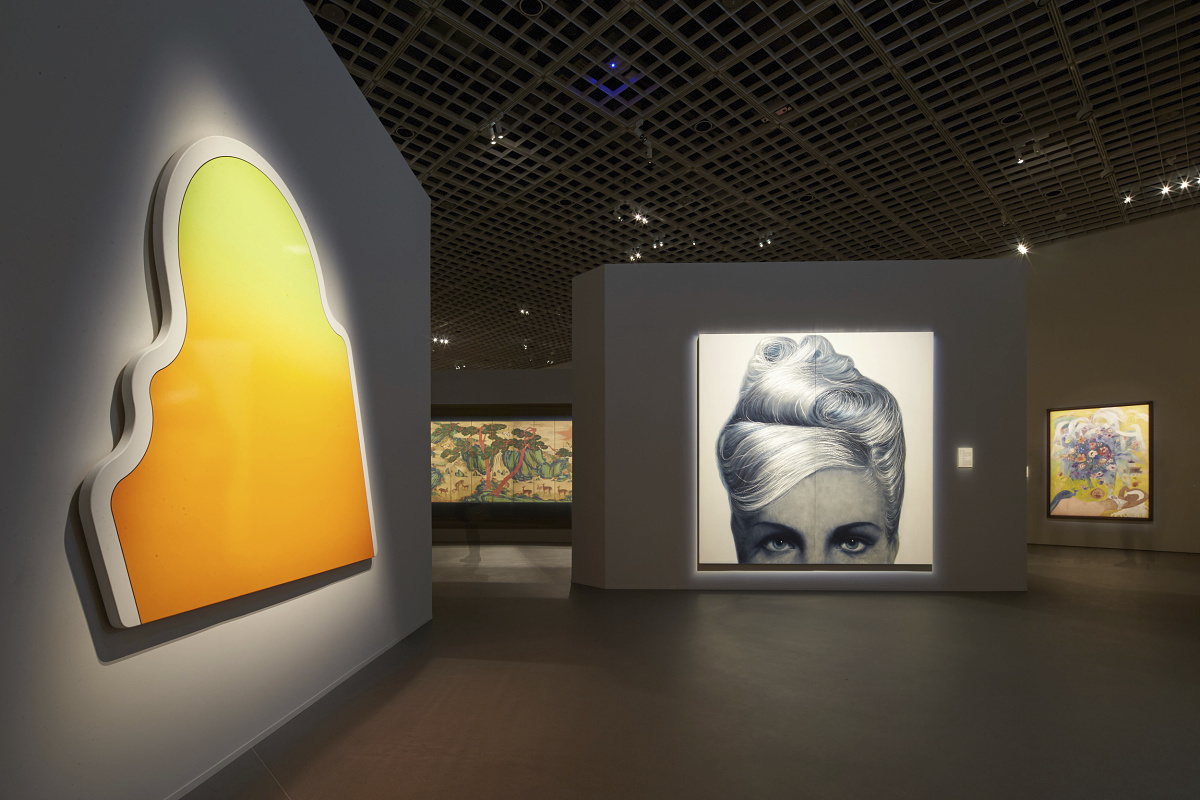 Art exhibition at Amorepacific Museum of Art, Seoul, illuminated by ERCO spotlights.