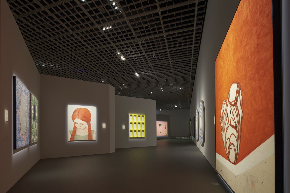 Precise exhibition lighting with contour spotlights at the Amorepacific Museum of Art, Seoul.