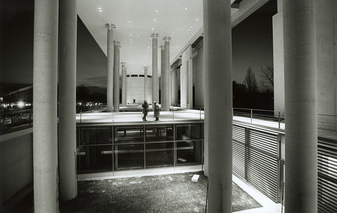 Federal Chancellery in Berlin, showcasing architectural lighting by ERCO for government buildings.