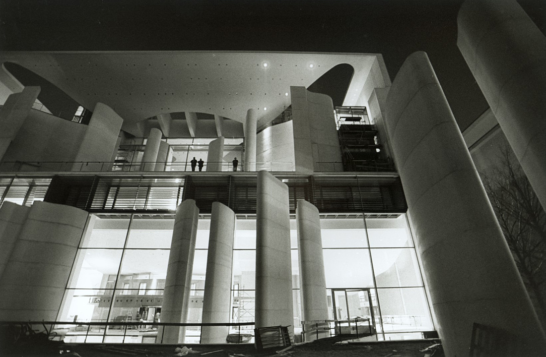 Federal Chancellery in Berlin, showcasing architectural lighting by ERCO for government buildings.