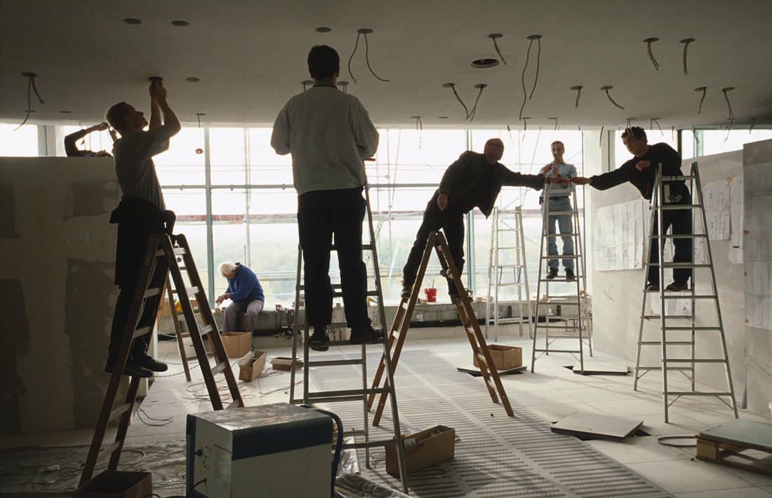 Installing ERCO LED lighting at the Federal Chancellery, Berlin.