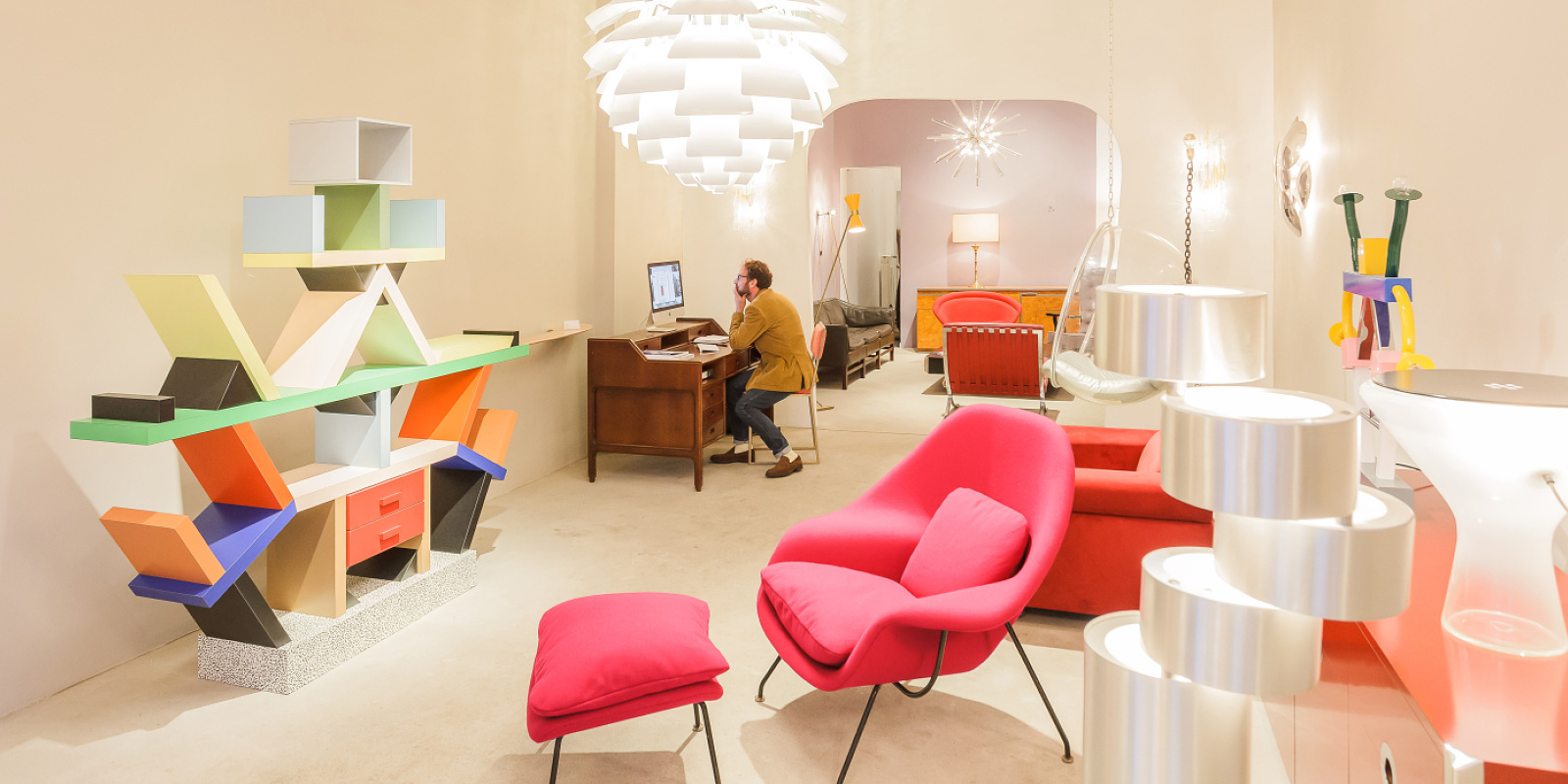 Firma London vintage furniture store featuring ERCO LED lighting with Spherolit technology for flexible shop lighting.