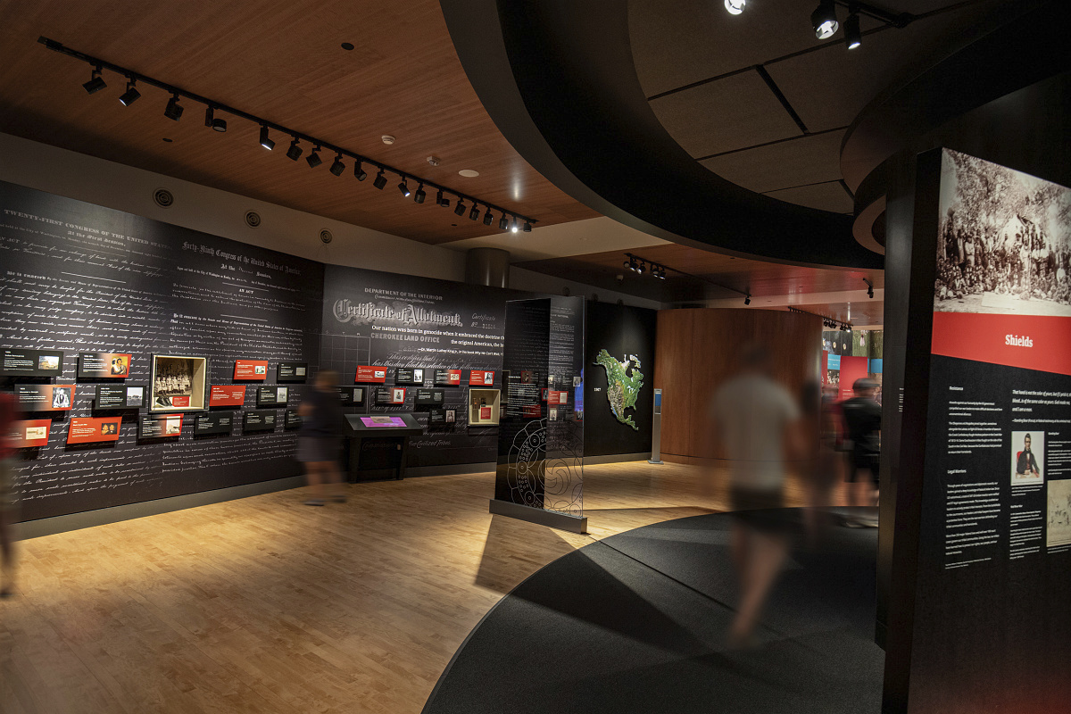 ERCO Parscan spotlights illuminate exhibits at the First Americans Museum.