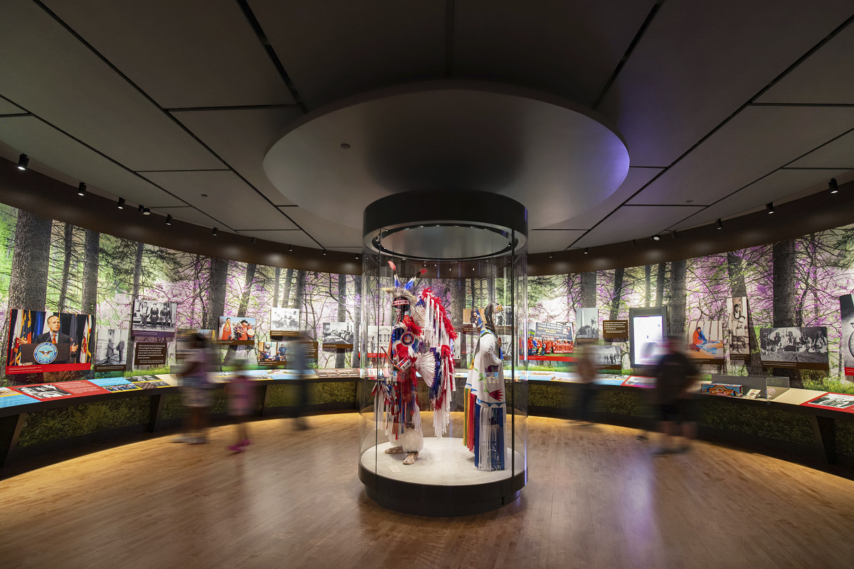 ERCO Parscan Strahler beleuchten Ausstellungsstücke im First Americans Museum, Oklahoma City.