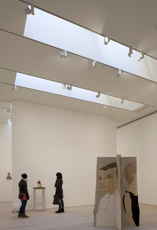 Forsblom Gallery featuring ERCO Optec spotlights on track for flexible LED lighting.