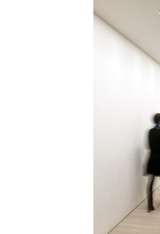 ERCO LED lighting at Forsblom Gallery: Optec spotlights and Quintessence recessed lights illuminate the space.