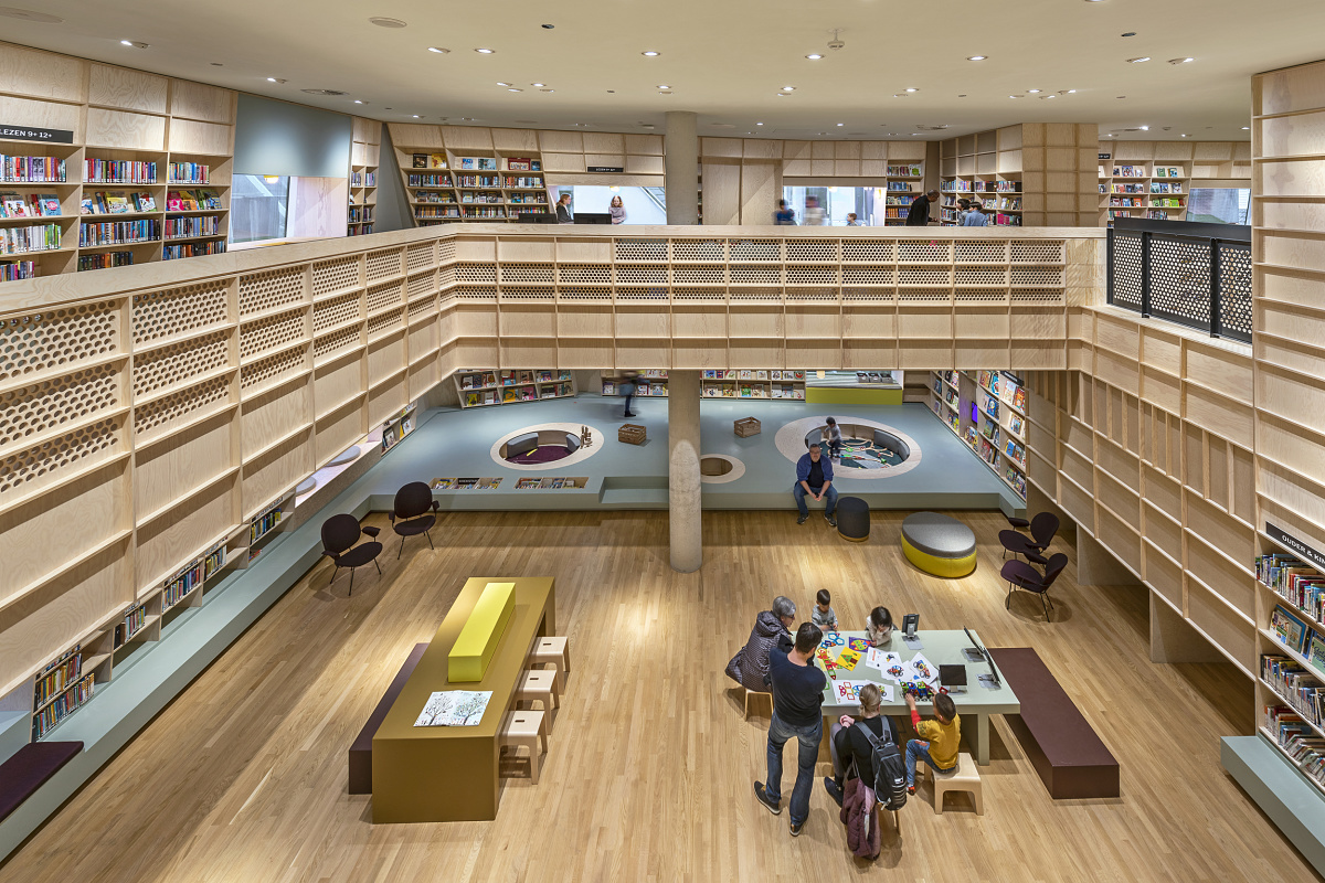 Forum Groningen interior featuring LED lighting for visual comfort and glare control.