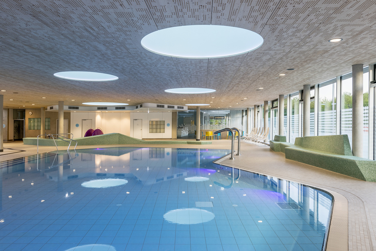 Friedrichshafen sports pool with ERCO lighting creating an inviting atmosphere.
