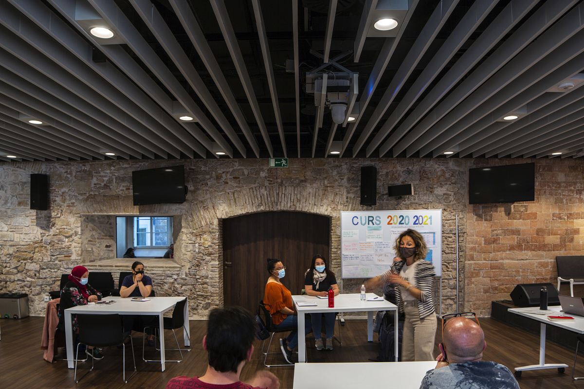 ERCO Skim LED downlights illuminate a classroom at Fundació Esperança, Barcelona.