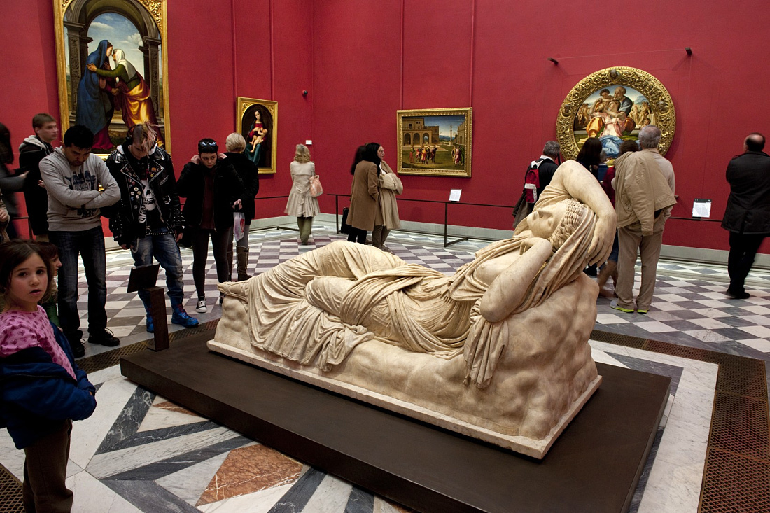 Reclining statue at the Uffizi Gallery, Florence. A Renaissance masterpiece.