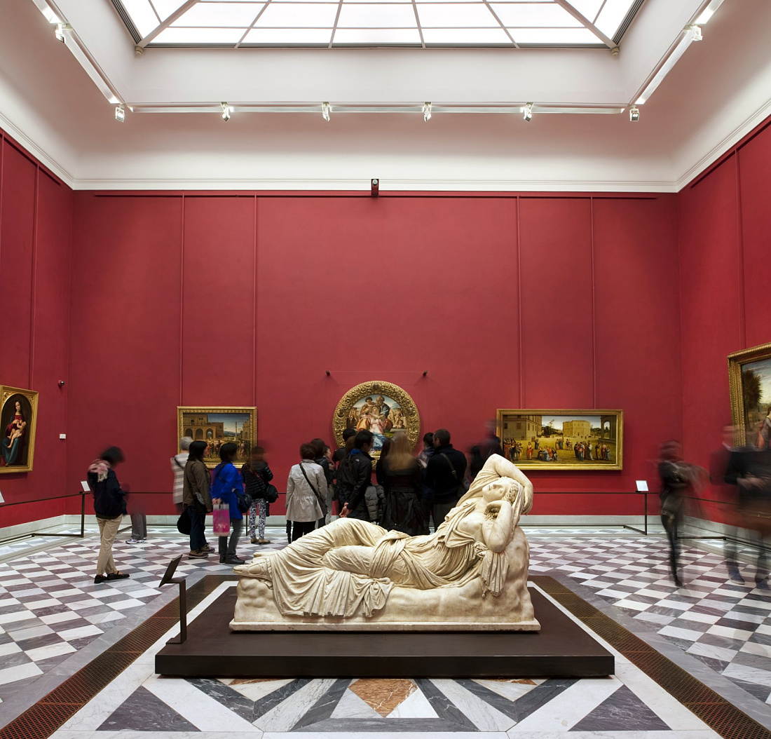Sculpture in the Uffizi Gallery, Florence, illuminated by ERCO LED lighting.
