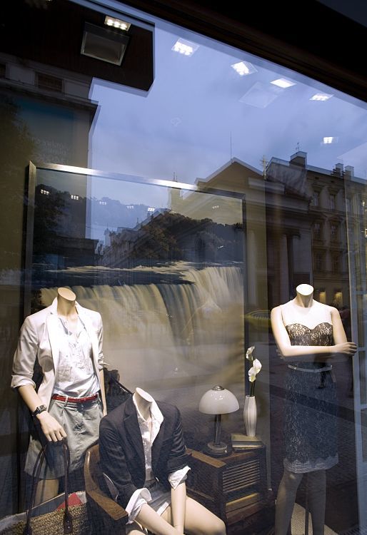 GANT flagship store in Prague illuminated by ERCO LEDs, showcasing fashion with brilliant light.