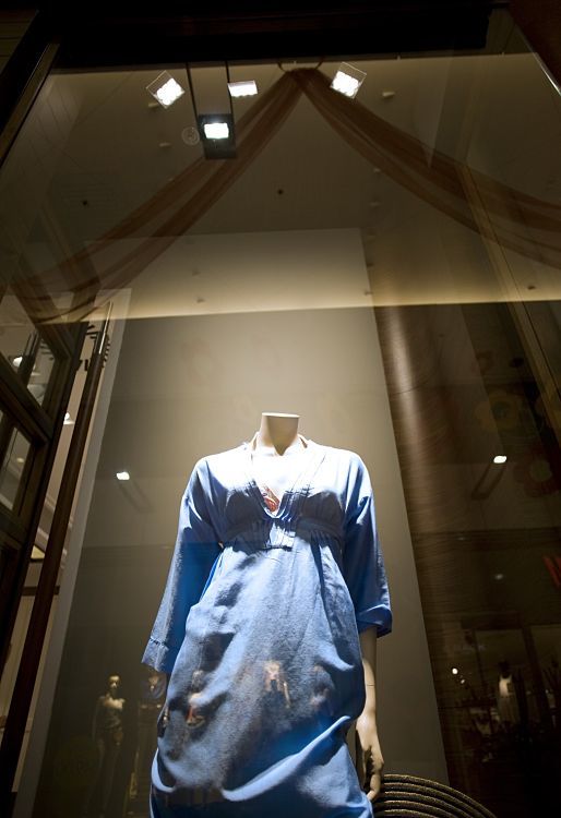 GANT store in Prague illuminated by ERCO LEDs. Logotec LED spotlights highlight products.