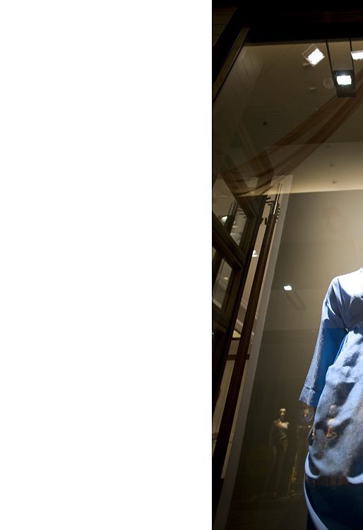 GANT store in Prague illuminated by ERCO LEDs. Logotec LED spotlights highlight products.