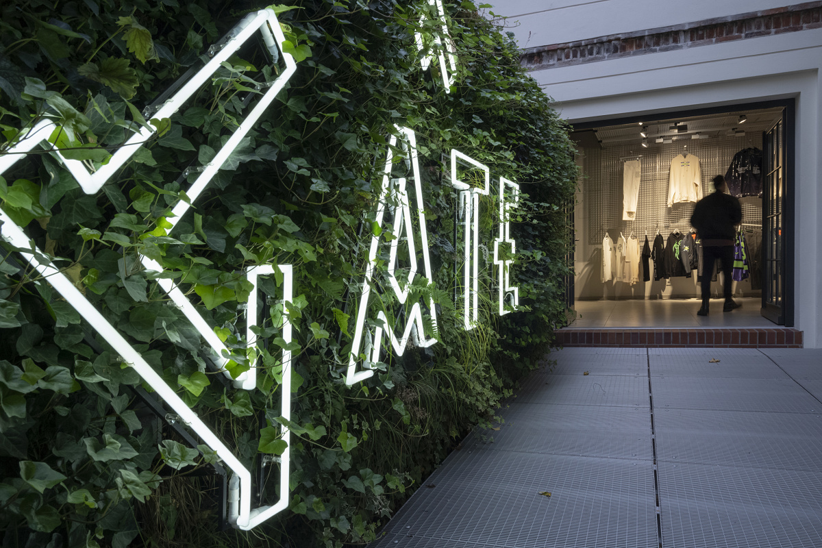 Gate194 store in Berlin featuring ERCO Opton spotlights, highlighting fashion and ensuring visual comfort.