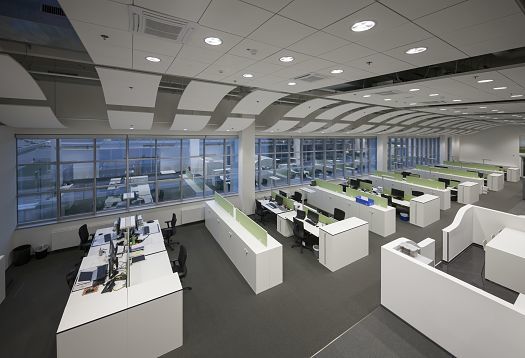 ERCO downlights in a modern Gebr. Heinemann office, Hamburg, providing efficient and glare-free lighting.
