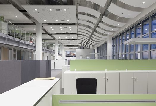 ERCO LED downlights provide efficient office lighting at Gebrüder Heinemann HQ in Hamburg.