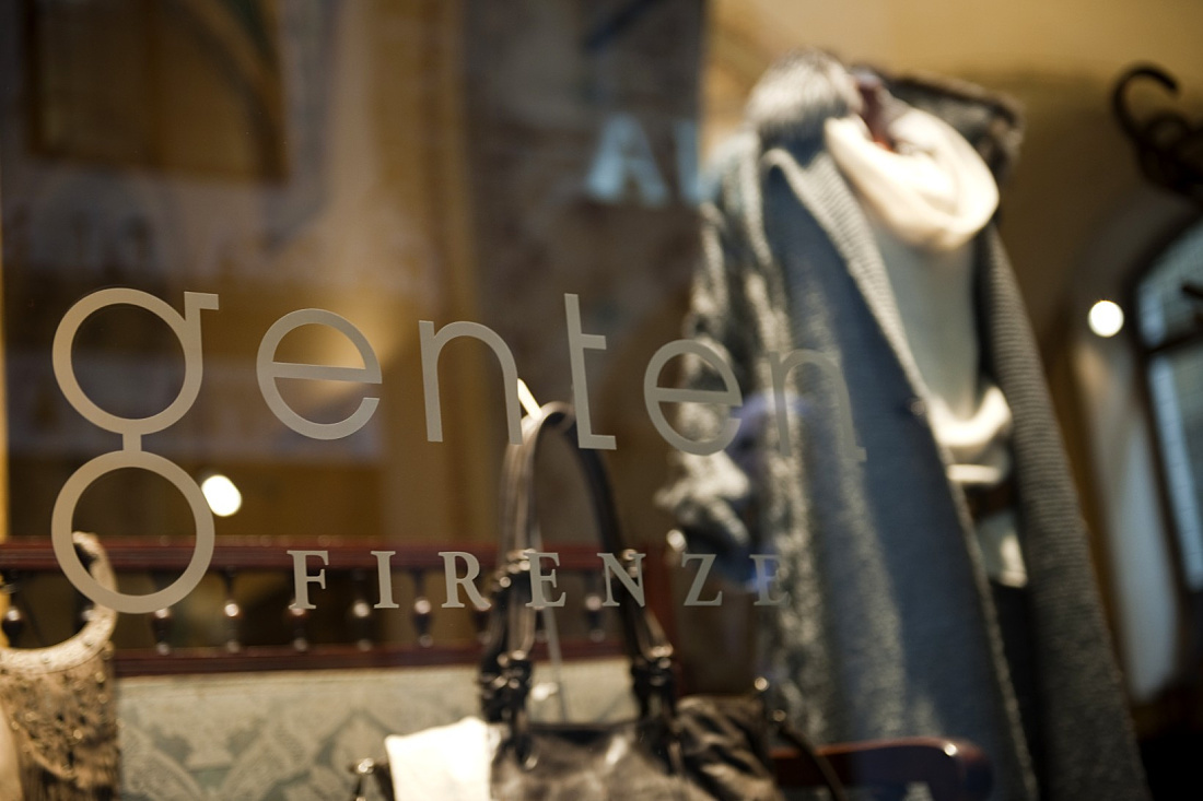 Genten shop in Florence: a blend of fashion accessories and ERCO LED lighting.