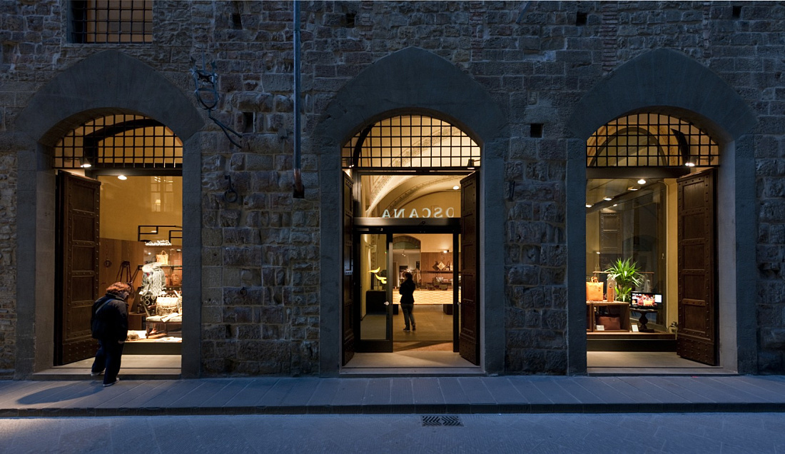 Genten shop in Florence featuring ERCO LED lighting in a historic setting.