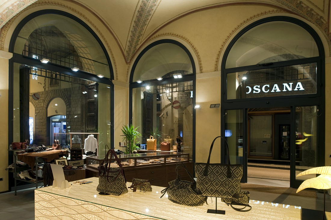 Genten shop in Florence featuring ERCO LED lighting for bags and accessories in a historic setting.