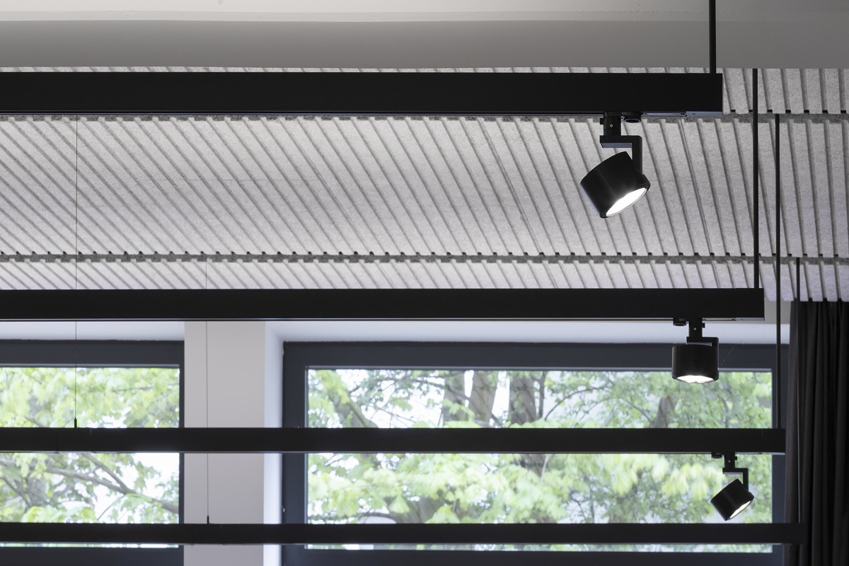 ERCO Parscan spotlights on Hi-trac tracks in gmp Architekten office, Hamburg.