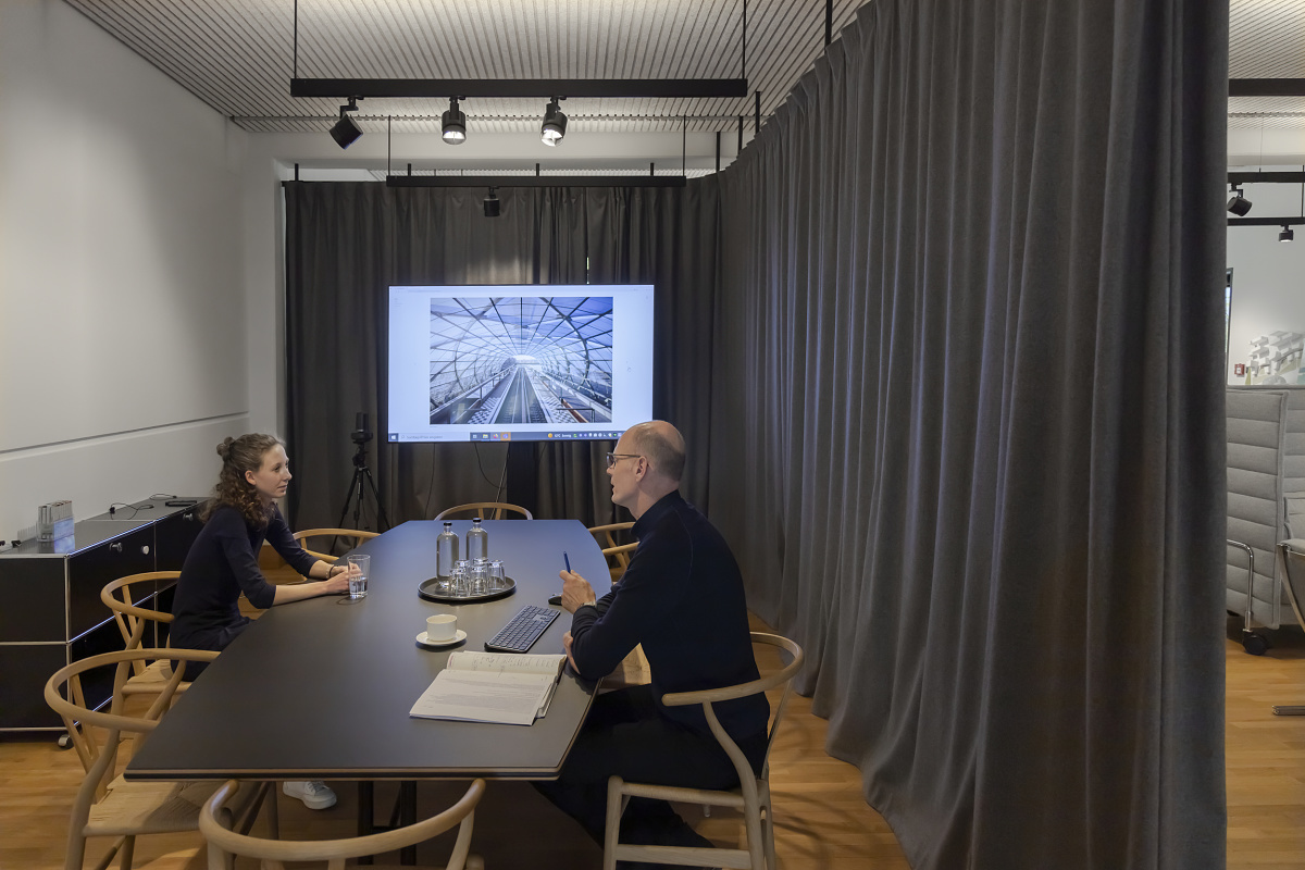 Meeting in gmp Architekten office featuring ERCO lighting and Hi-trac spotlights.