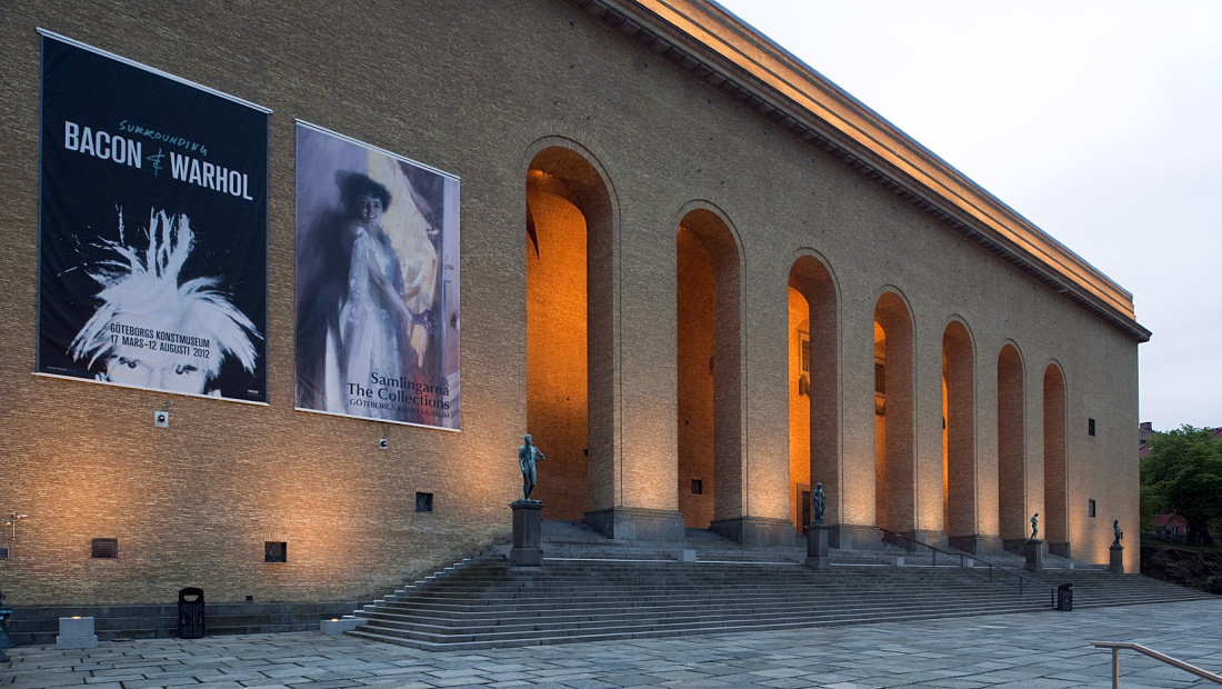 Gothenburg Art Museum facade illuminated with ERCO lighting.