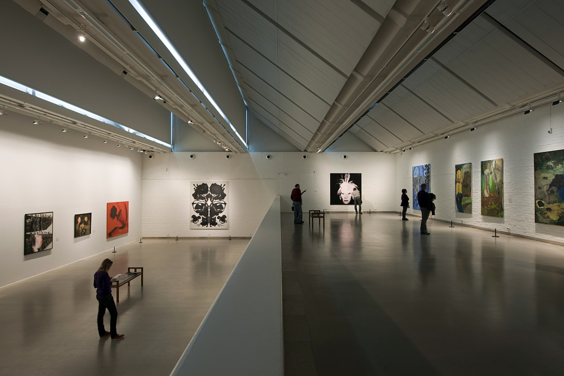 Gothenburg Art Museum gallery featuring ERCO Light Board spotlights illuminating art.