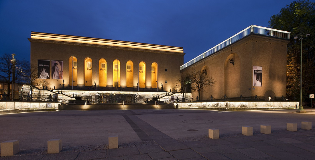 Gothenburg Art Museum illuminated at night with ERCO lighting.