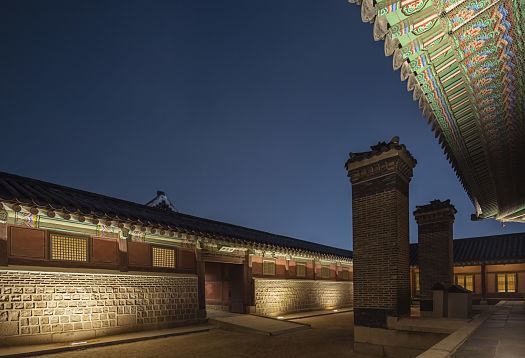 Gyeongbokgung Palace in Seoul illuminated by ERCO, enhancing the pagoda architecture at night.