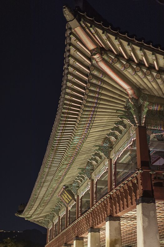 Gyeongbokgung Palace, Seoul: Pagoda roof illuminated with warm white ERCO LED lighting.