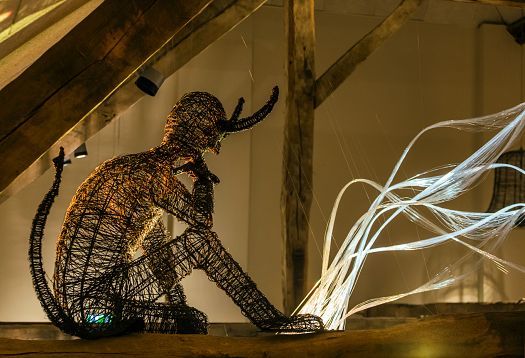 Wire sculpture at KM 51 – Erftmuseum, lit by ERCO LED spotlights, part of the interactive exhibit in Gymnicher Mühle.