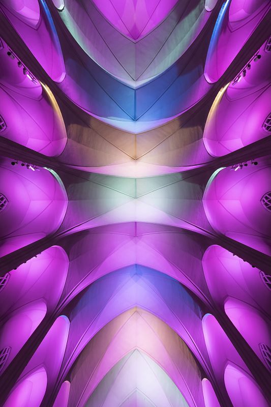 Hallgrímskirkja ceiling illuminated with dynamic colored ERCO LED lighting for Human Centric Lighting.