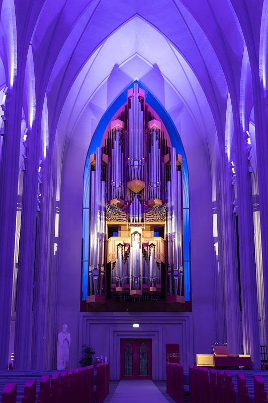Hallgrímskirkja, Iceland: Organ illuminated with colored LED lighting for HCL.