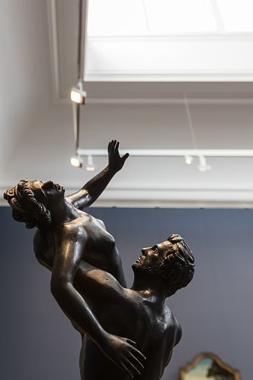 Sculpture illuminated by ERCO LED lighting in Hamburger Kunsthalle.