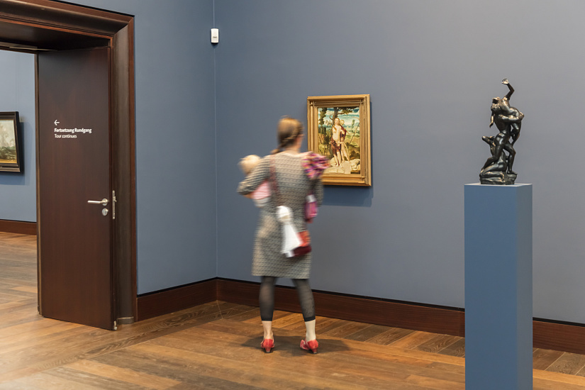 Hamburger Kunsthalle gallery featuring ERCO LED lighting highlighting artwork.