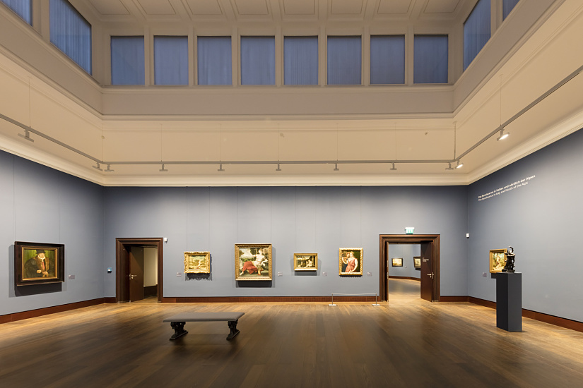 Hamburger Kunsthalle gallery featuring ERCO LED lighting, accentuating artworks and enhancing the exhibition space.