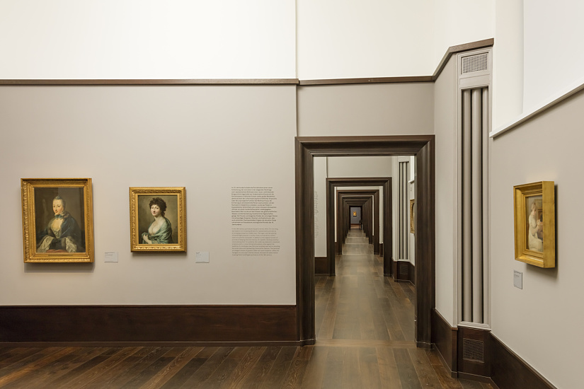 Hamburger Kunsthalle gallery featuring art and ERCO LED lighting.