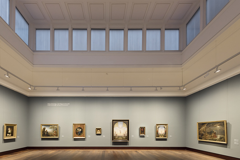 Hamburger Kunsthalle gallery featuring ERCO LED lighting, providing uniform wallwashing and accenting artworks.