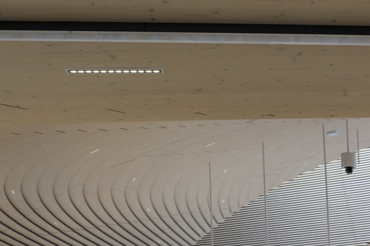 Compar linear recessed LED lighting in the ceiling of Helsinki Airport.