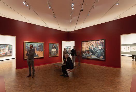 ERCO Parscan spotlights illuminate artworks in Oslos Munch Museum, enabling flexible exhibits.