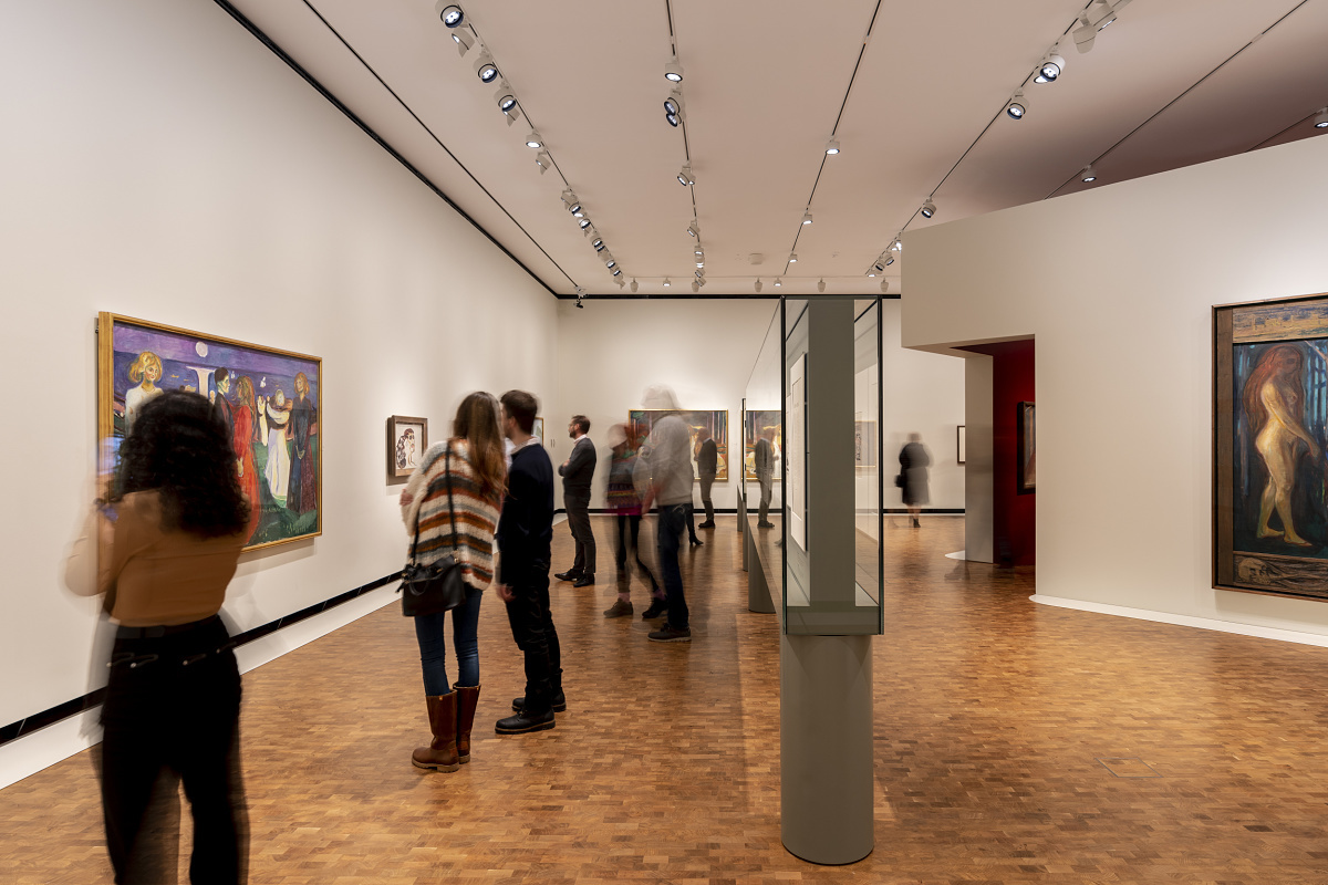 ERCO Parscan spotlights illuminate Munch's art in Oslo's Munch Museum, offering flexible lighting for exhibits.