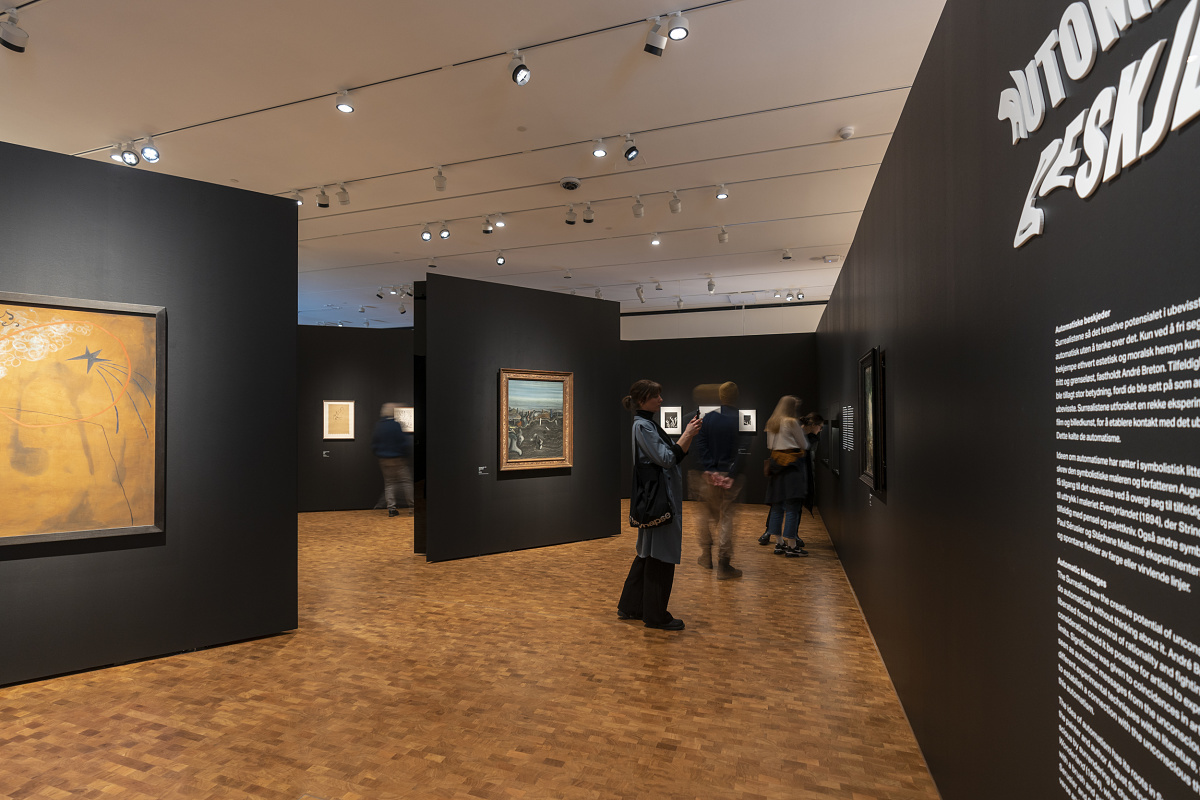 ERCO spotlights illuminate artworks in the Munch Museum Oslo, a versatile lighting system for exhibits.