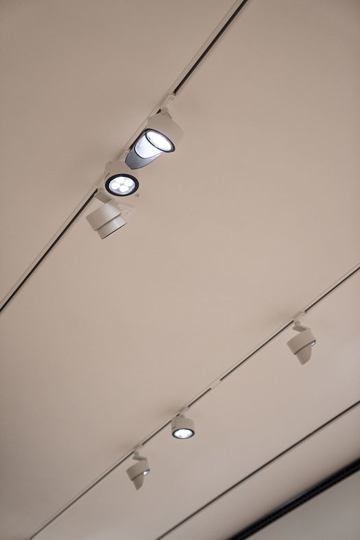 ERCO Parscan spotlights on the ceiling of the Munch Museum in Oslo, providing flexible art lighting.