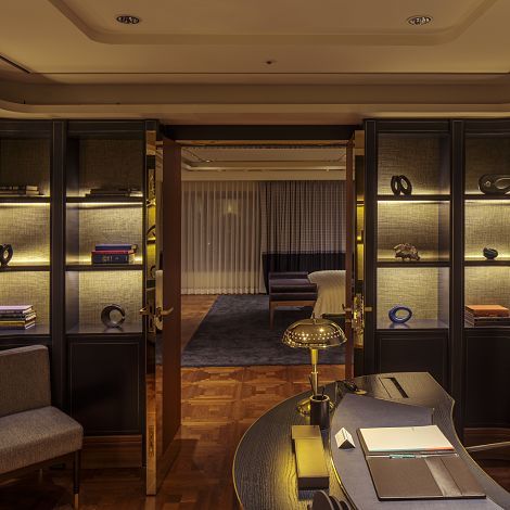 Le Méridien Seoul hotel room featuring ERCO lighting, creating a welcoming and well-lit interior.