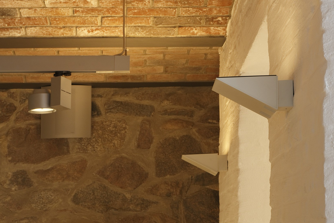 ERCO Optec spotlights and Kubus facade luminaires at Hotel Nixe, Binz.